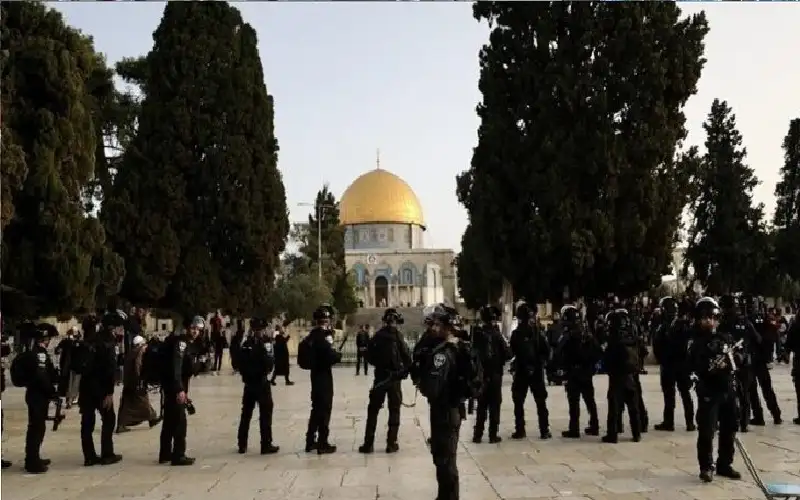 “إسرائيل” تواصل إغلاق المسجد الأقصى لليوم
