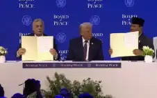 لرئيس الإندونيسي يلوح بالانstrongسحابstrong من مجلس