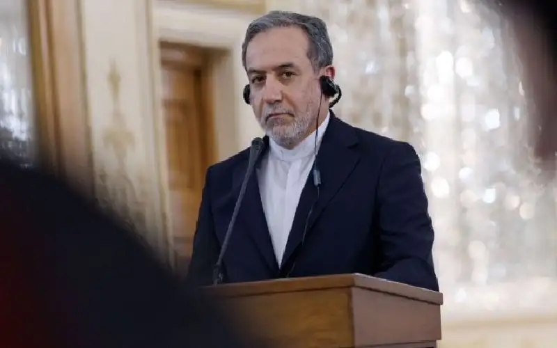 عراقجي: إيران مستعدة لغزو بري وتحذر