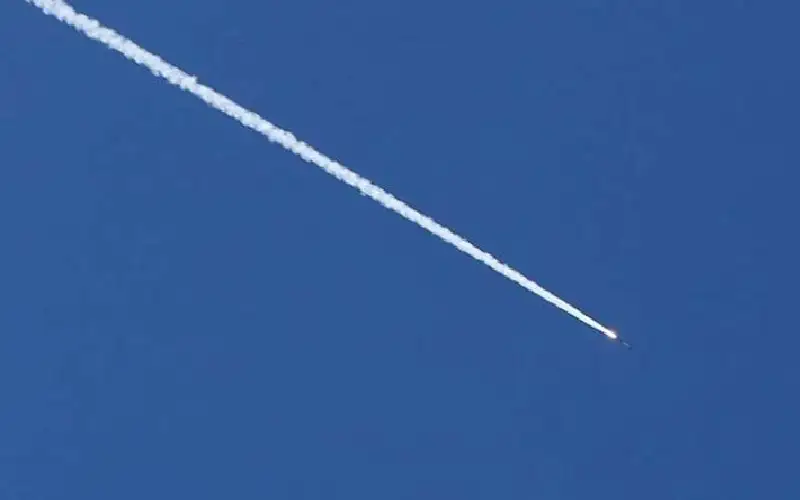 إيران تطلق دفعة صواريخ جديدة نحو