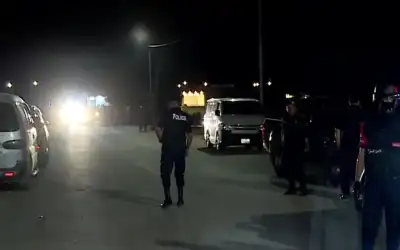 طفل وكلبه يدعمان العمل الخيري بطريقة