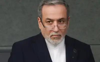 وزير الخارجية الإيراني يطالب ترامب بالاعتذار