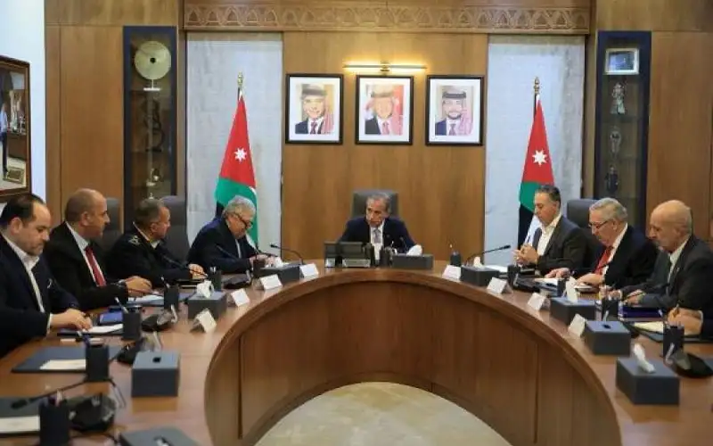 رئيس الوزراء يترأس اجتماعا لتسهيل إجراءات