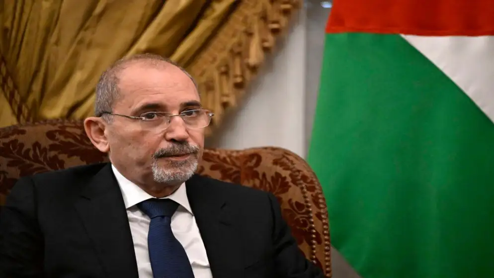 الصفدي يؤكد لنظيره الكويتي وقوف الأردن