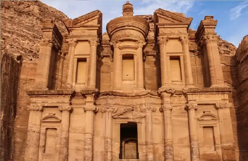 إلغاء 100% من الحجوزات السياحية في