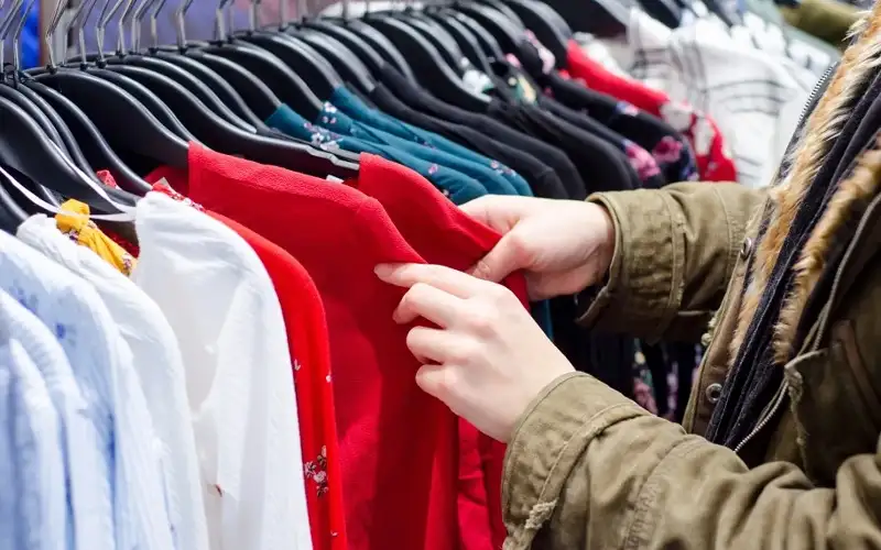 إقبال ضعيف على شراء ألبسة العيد