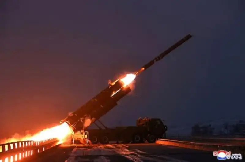 كوريا الشمالية تجري تجربة لصاروخ كروز