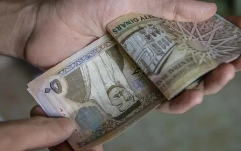 التربية تعلن صرف مستحقات العاملين في