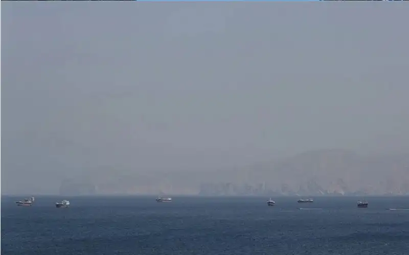 البحرية الأمريكية ترفض مرافقة سفن بمضيق