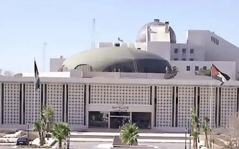 صحيفة نيسان ـ بسبب قانون الضمان .. مشاجرة بين