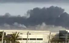 مقذوف يصيب سفينة حاويات قبالة جبل