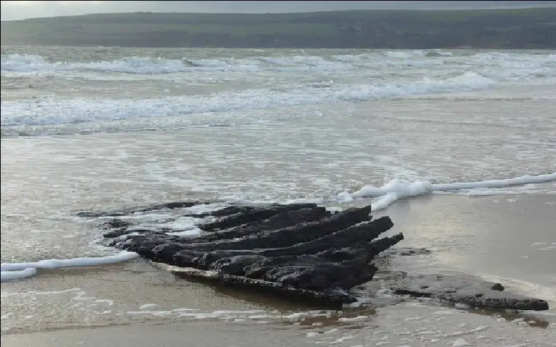 عاصفة تكشف سرا عمره 395 عاما..