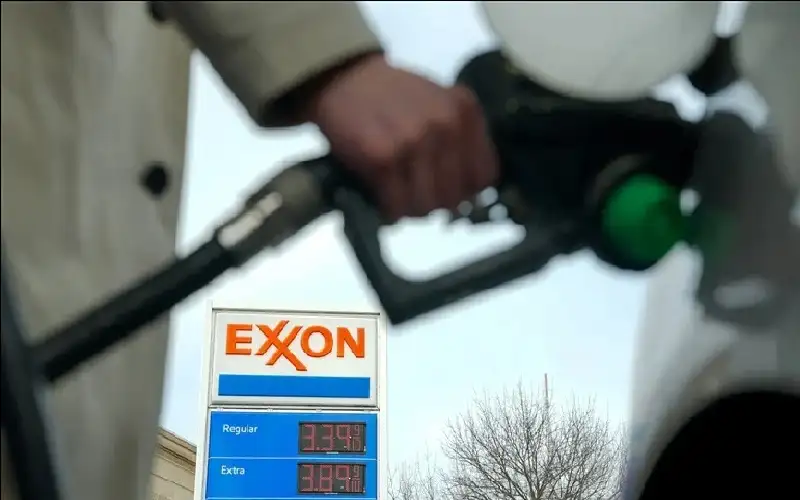 أسعار النفط تتجاوز 100 دولار للبرميل