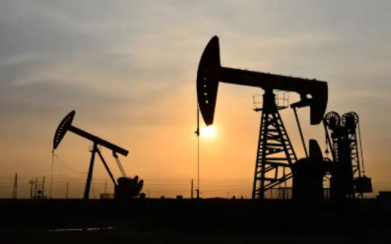 السعودية تخفض إنتاج النفط بمقدار الربع