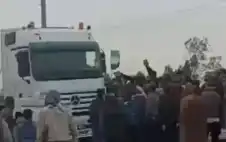 رشق الشاحنات strongالأردنstrongية بالحجارة.. هل يضرب