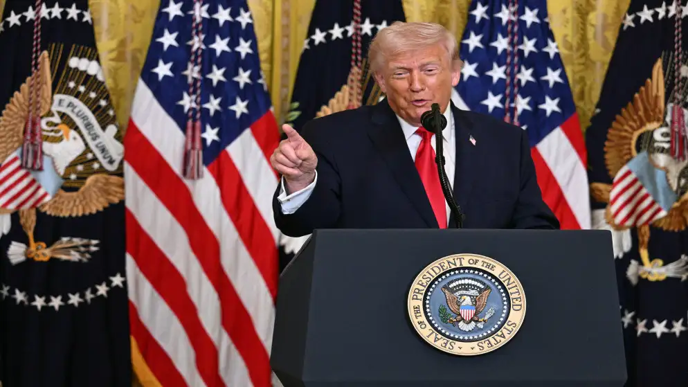 ترامب: إيران مهزومة تماما وتريد إبرام