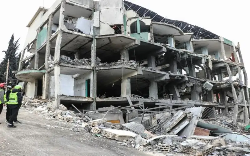 26 عاملا صحيا قتلوا في غارات