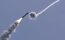 سقوط شظايا صاروخ على منزل نائب