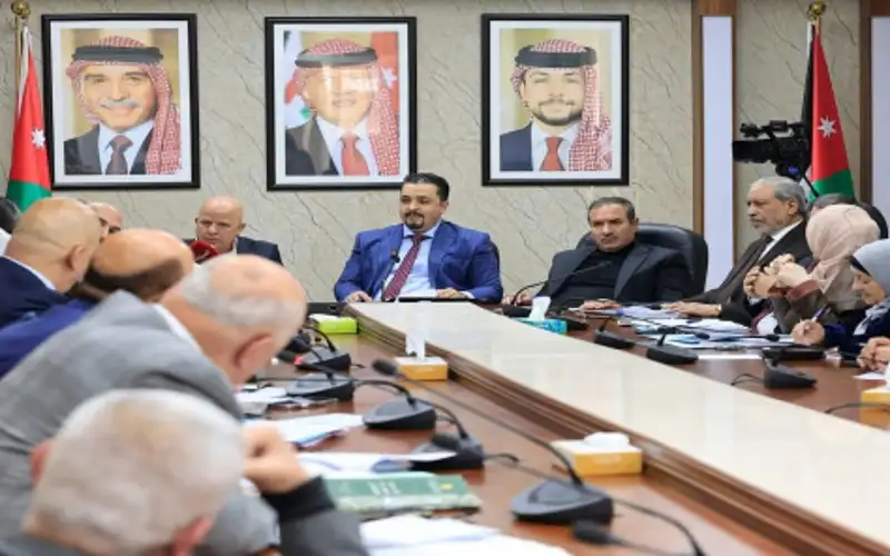 العمل النيابية تبحث ونقابة الصيادلة معدل