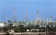 النفط قرب 105 دولارات.. ووزراء طاقة