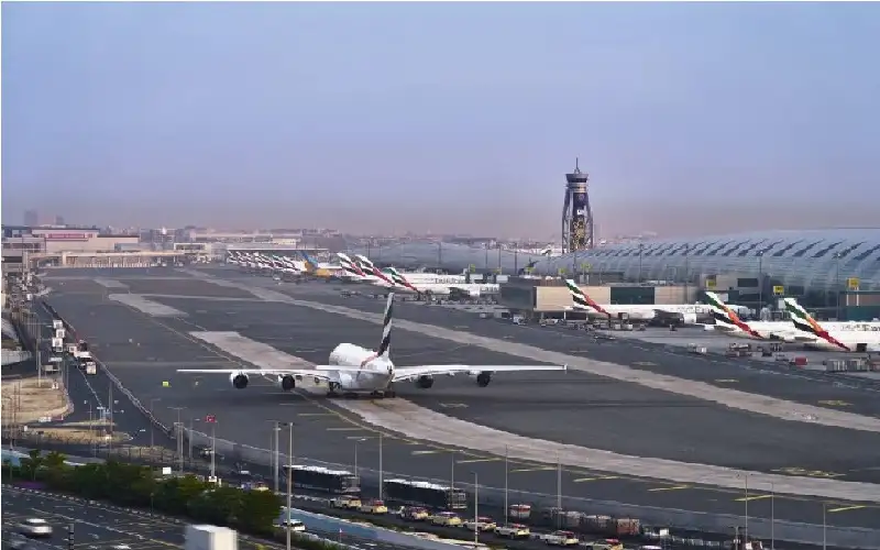 مطارات دبي تنصح المسافرين بعدم التوجه