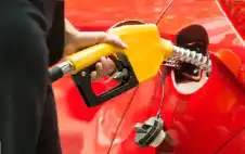 عادة خاطئة.. ماذا يحدث عند ملء