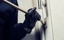 سرقة 4 آلاف دينار ومصاغ ذهبي