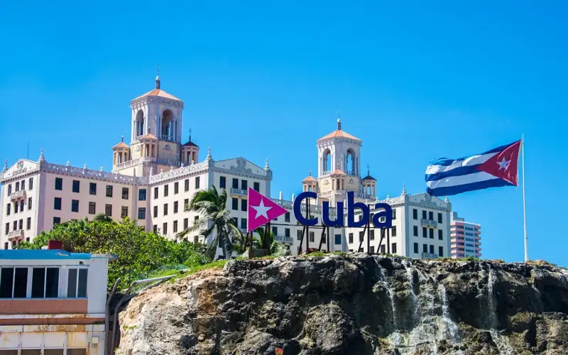 الرئيس الكوبي يتعهد بـمقاومة منيعة في