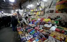 صرف الرواتب ينعش قطاع المواد الغذائية