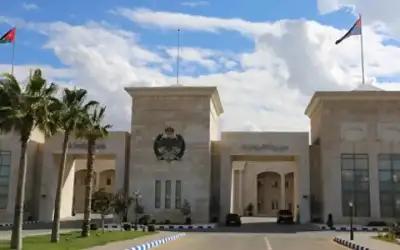 الملك يؤكد ضرورة وقف الاعتداءات الإيرانية