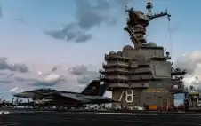 حاملة الطائرات الأمريكية جيرالد فورد تغstrongادرstrong