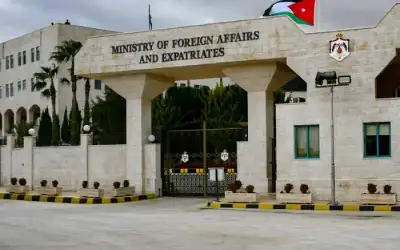 مروحيتان أردنيتان تنقلان الرئيس الفلسطيني إلى