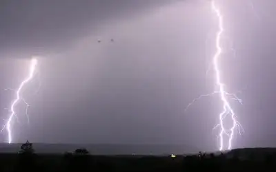 الخصاونة يعزي بوفاة النائب الراحل يحيى