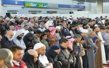 strongالأردنstrongيون يؤدون صلاة عيد الفطر في