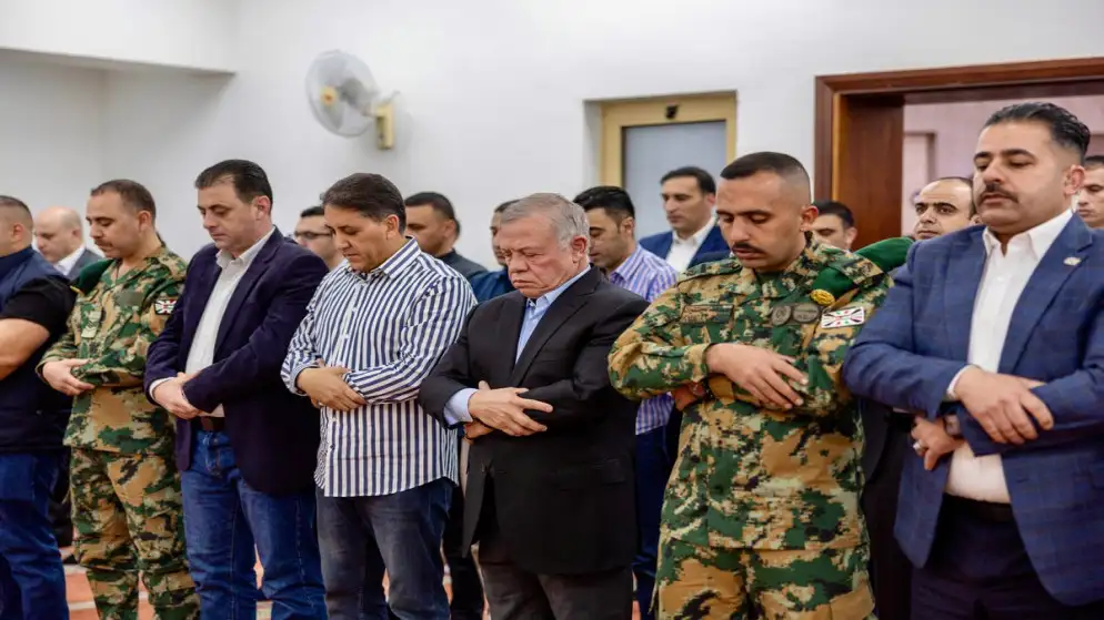 الملك يؤدي صلاة عيد الفطر في