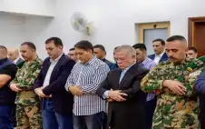 الملك يؤدي صلاة strongعيstrongد الفطر في