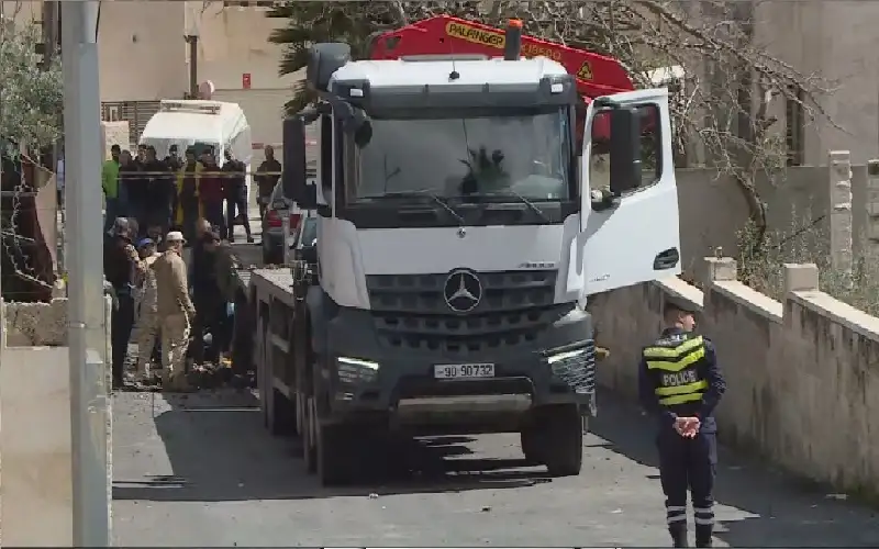 سقوط شظية مقذوف صاروخي في وادي