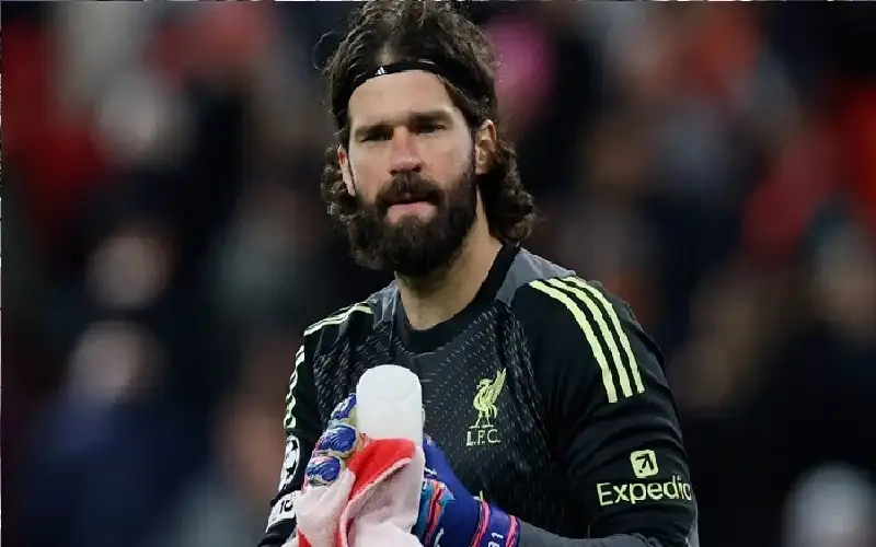 إصابة أليسون تبعده عن ليفربول والمنتخب