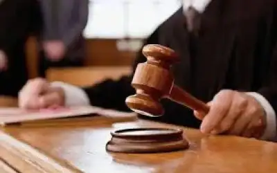 سلطنة عمان تعلق السفر من ثلاث