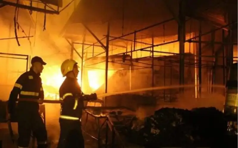 حريق في سوق الخضروات بالمشارع