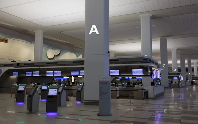 توقف الرحلات في مطار لاغوارديا في