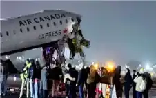 منوعات ـ لحظات رعب في مطار نيويورك.. طائرة