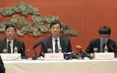 لوتكنهاوس يصبح أصغر رياضي يفوز بلقب