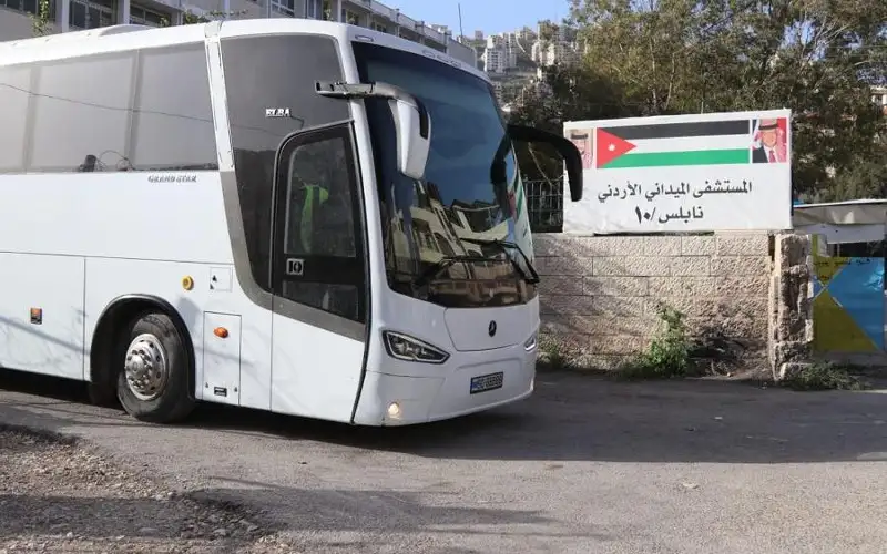 طواقم المستشفى الميداني الأردني نابلس10 تباشر