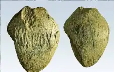 قذيفة مقلاع من 2100 عام نقش