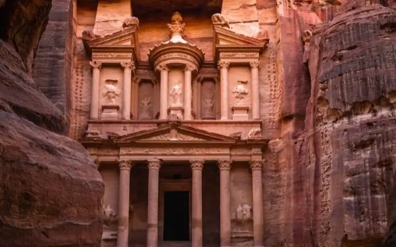 بسبب الأحوال الجوية .. إيقاف زيارة