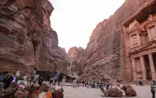 السواstrongعيstrongر: الحجوزات الفندقية في البترا لا