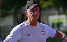 مدرب العراق: تجاوزنا رحلة الـ3 أيام..