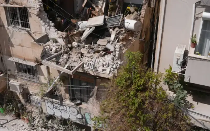 مسؤول إيراني: وقف الاغتيالات ودفع التعويضات