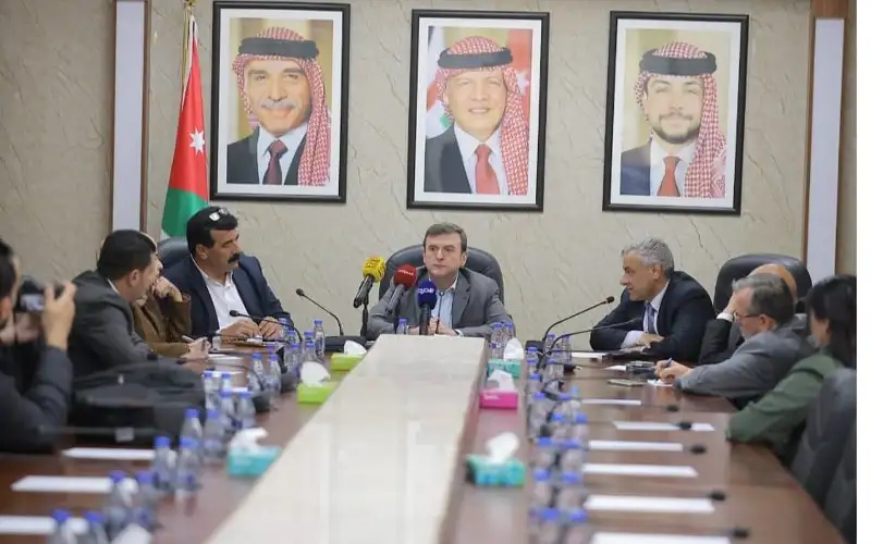 السياحة النيابية تبحث تحديات القطاع وتدعو